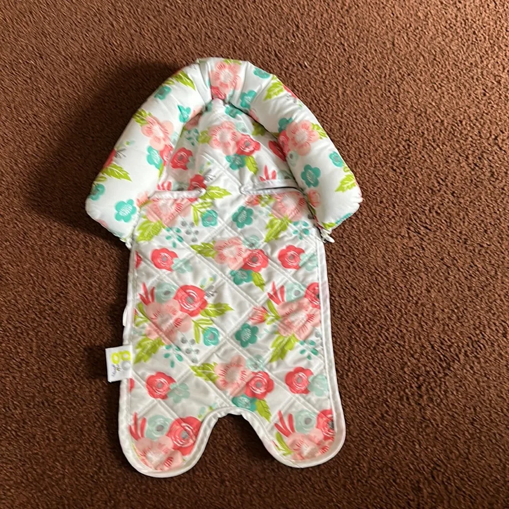 Floral neck support insert for car seat - Picture 1 of 4